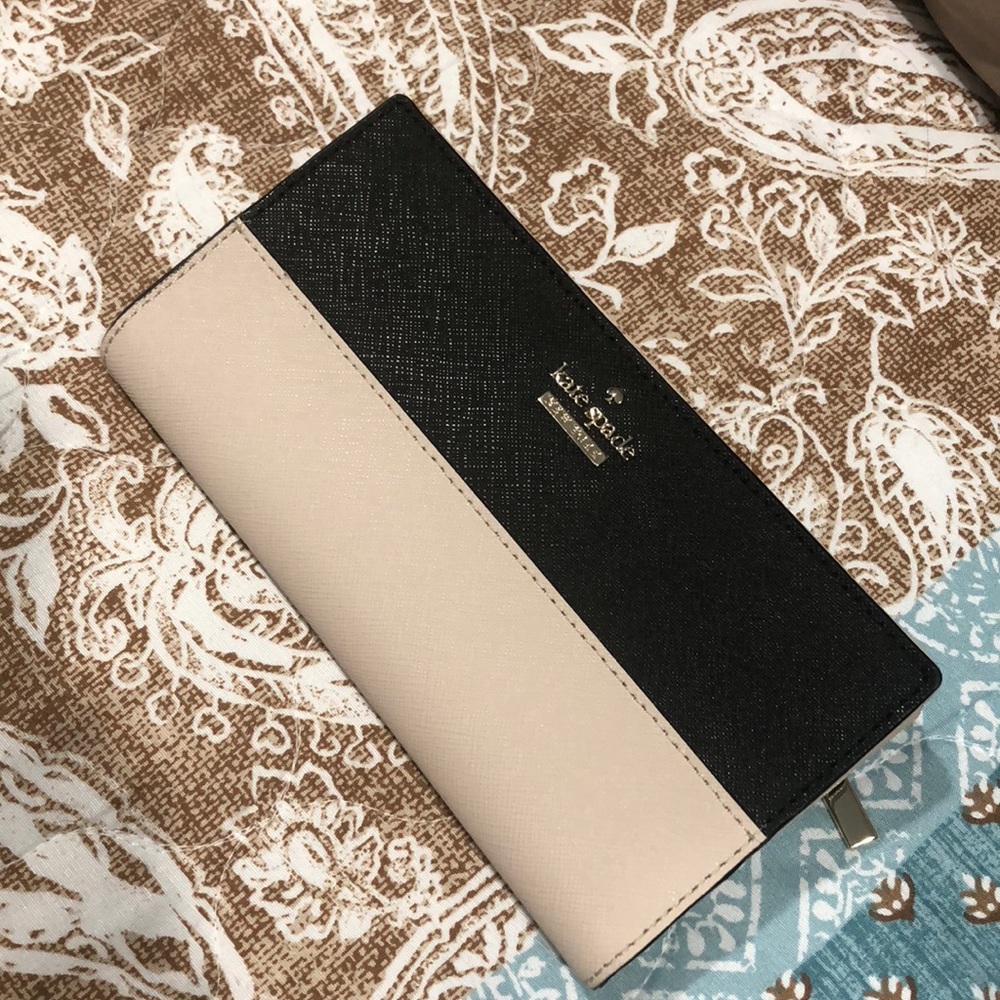 Kate Spade bifold wallet